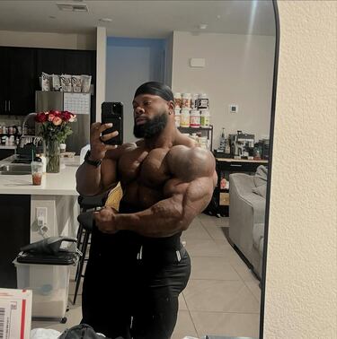 El estadounidense, Keone Pearson, reinó en el Resorts World Theater de Las Vegas con una magnífica actuación. "The Prodigy", como así le apodan, ha sido campeón del Olympia 212 en tres ocasiones  (2023, 2024 y 2025). Se le considera uno de los mejores culturistas actuales "kilo por kilo" debido a su gran tamaño, simetría, definición muscular y estructura.