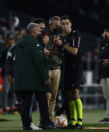 Tras el gol del empate de Fekir, Joan Jordán fue agredido desde la grada con el lanzamiento de un palo y el encuentro fue suspendido.