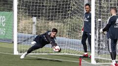 Courtois y Keylor Navas, en el &uacute;ltimo entrenamiento del Madrid.
 
 