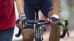 Alejandro Valverde cabizabajo consciente de la p&eacute;rdida de segundos con el l&iacute;der de esta Vuelta a Espa&ntilde;a 2014, Alberto Contador, en la 14&ordf; etapa con final en La Camperona.