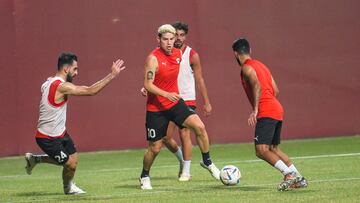 James Rodríguez en un entrenamiento de Al Rayyan.