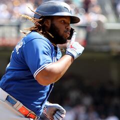 Guerrero Jr. makes Blue Jays history in rare father-son club