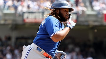 Guerrero Jr. makes Blue Jays history in rare father-son club