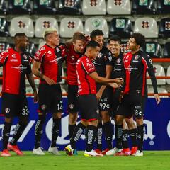 Atlas no se desespera en la búsqueda de un refuerzo