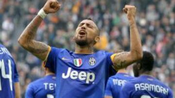 Arturo Vidal demostr&oacute; su molestia en el terreno de juego. 