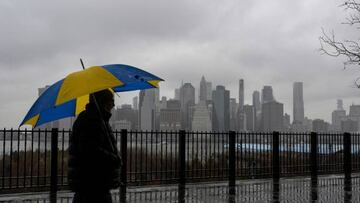 Find out the weather forecast in New York for this weekend. What is the probability that it will snow? To continue; the details.