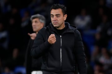 El entrenador del Barcelona, Xavi Hernández, durante el partido ante la Real Sociedad. EFE/Juan Herrero
