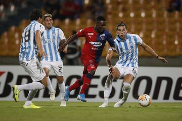 En el estadio Atanasio Girardot, Medellín derrotó 1-0 al equipo argentino con gol de Andrés Ricaurte. La vuelta será el próximo martes 25 de febrero.