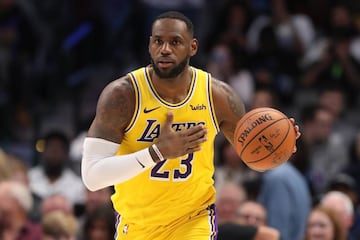 James es considerado como uno de los mejores basquetbolistas de Estados Unidos; posee 3 anillos de la NBA y ha sido nombrado en cuatro ocasiones mejor jugador de la liga.