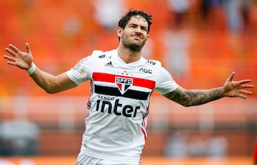 El delantero nacido en Pato Branco actualmente, se encuentra sin equipo, pero en su día fue una de las mayores promesas de Brasil. El AC Milan en la temporada 2007-08 pagó al Internacional casi 25 millones para poder ficharlo. Actualmente se encuentra sin equipo al no haber anunciado oficialmente su retirada profesional. 