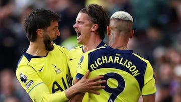 Tottenham Hotspur's English midfielder #22 Conor Gallagher (C) celebrates scoring the team's first goal with teammates during the English Premier League football match between Aston Villa and Tottenham Hotspur at Villa Park in Birmingham, central England on May 3, 2026. (Photo by Adrian Dennis / AFP) / RESTRICTED TO EDITORIAL USE. No use with unauthorized audio, video, data, fixture lists, club/league logos or 'live' services. Online in-match use limited to 120 images. An additional 40 images may be used in extra time. No video emulation. Social media in-match use limited to 120 images. An additional 40 images may be used in extra time. No use in betting publications, games or single club/league/player publications. /