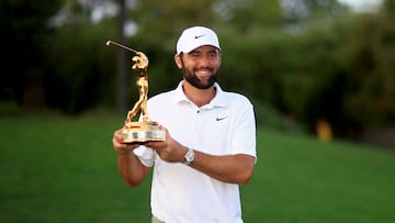 PONTE VEDRA BEACH, FLORIDA - MARCH 17: Scottie Scheffler of the United States poses with the trophy after winning THE PLAYERS Championship at TPC Sawgrass on March 17, 2024 in Ponte Vedra Beach, Florida.   Mike Ehrmann/Getty Images/AFP (Photo by Mike Ehrmann / GETTY IMAGES NORTH AMERICA / Getty Images via AFP)