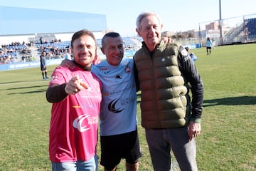 José Mota, Richy Castellanos y Josema Yuste, posan juntos antes del Partido Benéfico "Artistas vs Famosos".