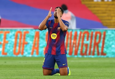 Club: FC Barcelona | Weekly salary: $384,616 | Annual salary: $20,000,000