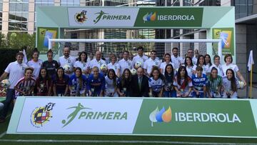 Las jugadoras de la Primera Iberdrola en la presentación
