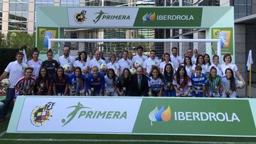 Las jugadoras de la Primera Iberdrola en la presentaci&oacute;n