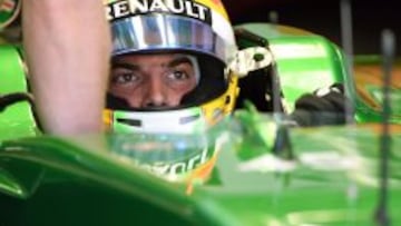 Roberto Merhi dentro del Caterham en Suzuka.