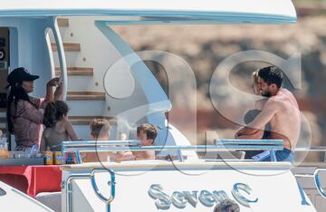 Messi, Luis Suárez and Cesc enjoy family holidays in the sun