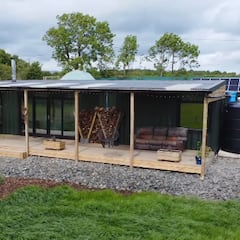 Una mujer se va a vivir a un contenedor de carga y se gasta solo 300 euros al mes: “Es increíble ver cómo mis ideas se materializan”