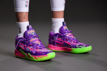 Detalle de las zapatillas de LaMelo Ball de los Charlotte Hornets.