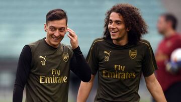 Arteta arrincona a Özil y Guendouzi