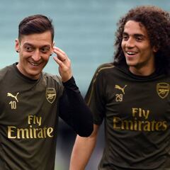 Arteta arrincona a Özil y Guendouzi