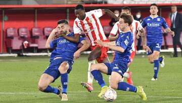 Umar Sadiq ante el Alcorcón.