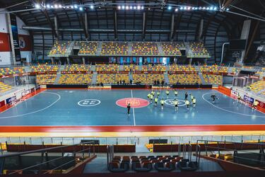 España quiere seguir ilusionando y busca el liderato en solitario