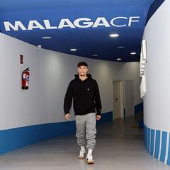 Larrubia prefiere renovar con el Málaga a irse hasta Arabia