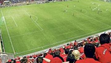 <b>INMACULADO. </b>Éste es el aspecto que tenía el Martínez Valero durante la final de la Copa de 2003. Seis años después, su estado ha cambiado radicalmente a peor.