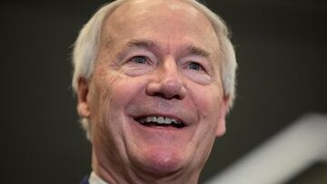 Tras obtener el último lugar en los caucus de Iowa, Asa Hutchinson se retira de la contienda por la nominación republicana. Aquí los detalles.