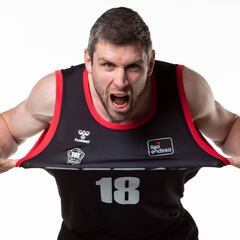 Serron, la pieza que hace encajar todo en el Bilbao Basket