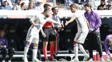 Varane sale lesionado a los 10 minutos de volver a jugar, Carvajal entra en su lugar.  