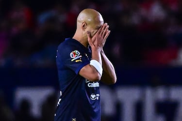 Chicharito regresa y espera la decisión de Chivas
