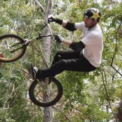 Ryan Nyquist dando una lección de riding con 41 años