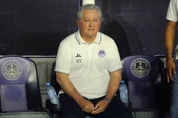 Victor Manuel Vucetich head coach of Mazatlan during the 2st round match between Mazatlan FC and Atletico de San Luis as part of the Liga BBVA MX, Torneo Apertura 2024 at El Encanto Stadium on July 12, 2024 in Mazatlan, Sinaloa, Mexico.