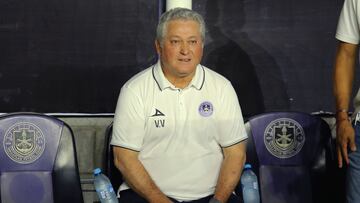 Victor Manuel Vucetich head coach of Mazatlan during the 2st round match between Mazatlan FC and Atletico de San Luis as part of the Liga BBVA MX, Torneo Apertura 2024 at El Encanto Stadium on July 12, 2024 in Mazatlan, Sinaloa, Mexico.