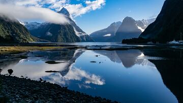 A hiker in Vermilion Valley Resort has been rescued after 3 weeks stuck on the mountain.