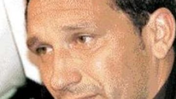 <b>EMOCIÓN.</B> Eusebio no pudo reprimir las lágrimas en su despedida.