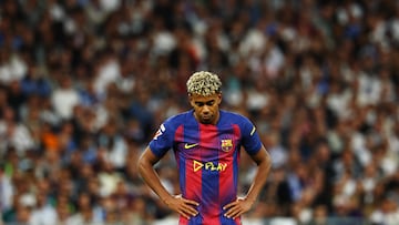 Soccer Football - LaLiga - Real Madrid v FC Barcelona - Santiago Bernabeu, Madrid, Spain - October 26, 2025 FC Barcelona's Lamine Yamal looks dejected REUTERS/Susana Vera