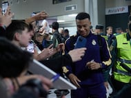 Mbappé, con los aficionados del Real Madrid.