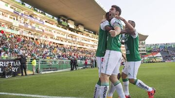 Action photo during the match Leon vs Pachuca, Corresponding 9st round of the Torneo Apertura 2017 Liga BBVA Bancomer the MX, at Leon Stadium. Foto de accion durante el Partido Leon vs Pachuca, Correspondiente a la Jornada 9 del Torneo Apertura 2017 de la Liga BBVA Bancomer MX, en el Estadio Leon, en la foto: Gol Mauro Boselli Leon 16/09/2017/MEXSPORT/Omar Martinez