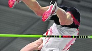 <b>VOLANDO. </b>Steve Hooker, en Boston.