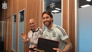Ramos recibe el brazalete de 'gran capitán': "Un orgullo, viva España y a por la Eurocopa"
