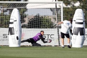 E lReal Madrid completó el segundo entrenamiento de la semana en la Ciudad Real Madrid. James Rodríguez hizo trabajos diferenciados junto a Coentrao.