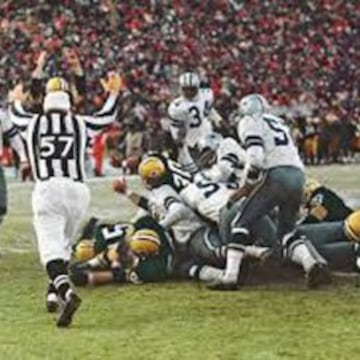 Por ahí debajo debe estar Bart Starr con el balón…seguro.