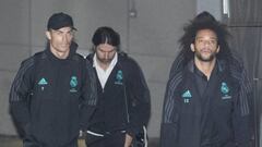 Los jugadores del Real Madrid rumbo a la concentraci&oacute;n de Valdebebas.