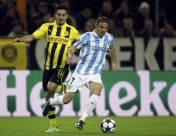 Joaqu&iacute;n corre con el bal&oacute;n ante Ilkay Guendogan.