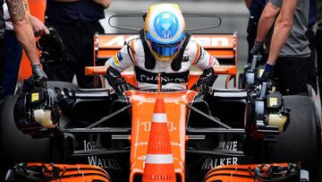 McLaren&#039;s Spanish driver Fernando Alonso steps out of his car after the third practice session for the Formula One Chinese Grand Prix in Shanghai on April 8, 2017. / AFP PHOTO / Johannes EISELE