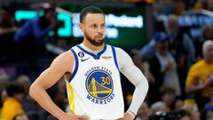 SAN FRANCISCO, CALIFORNIA - MAY 10: Stephen Curry #30 of the Golden State Warriors looks on during the fourth quarter against the Los Angeles Lakers in game five of the Western Conference Semifinal Playoffs at Chase Center on May 10, 2023 in San Francisco, California. NOTE TO USER: User expressly acknowledges and agrees that, by downloading and or using this photograph, User is consenting to the terms and conditions of the Getty Images License Agreement.   Thearon W. Henderson/Getty Images/AFP (Photo by Thearon W. Henderson / GETTY IMAGES NORTH AMERICA / Getty Images via AFP)